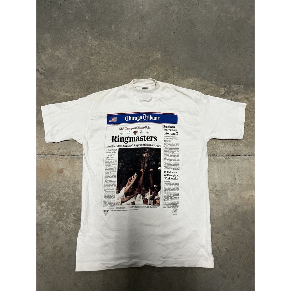Vintage 1996 Chicago Bulls Champion Ringmasters Newspaper T-Shirt L